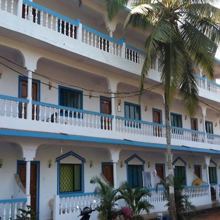 Spot On 61514 Laxmi Guest House モージム エクステリア 写真